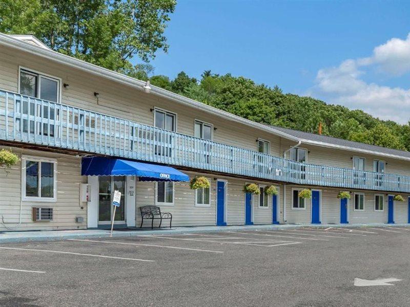 Econo Lodge Lee - Great Barrington Zewnętrze zdjęcie