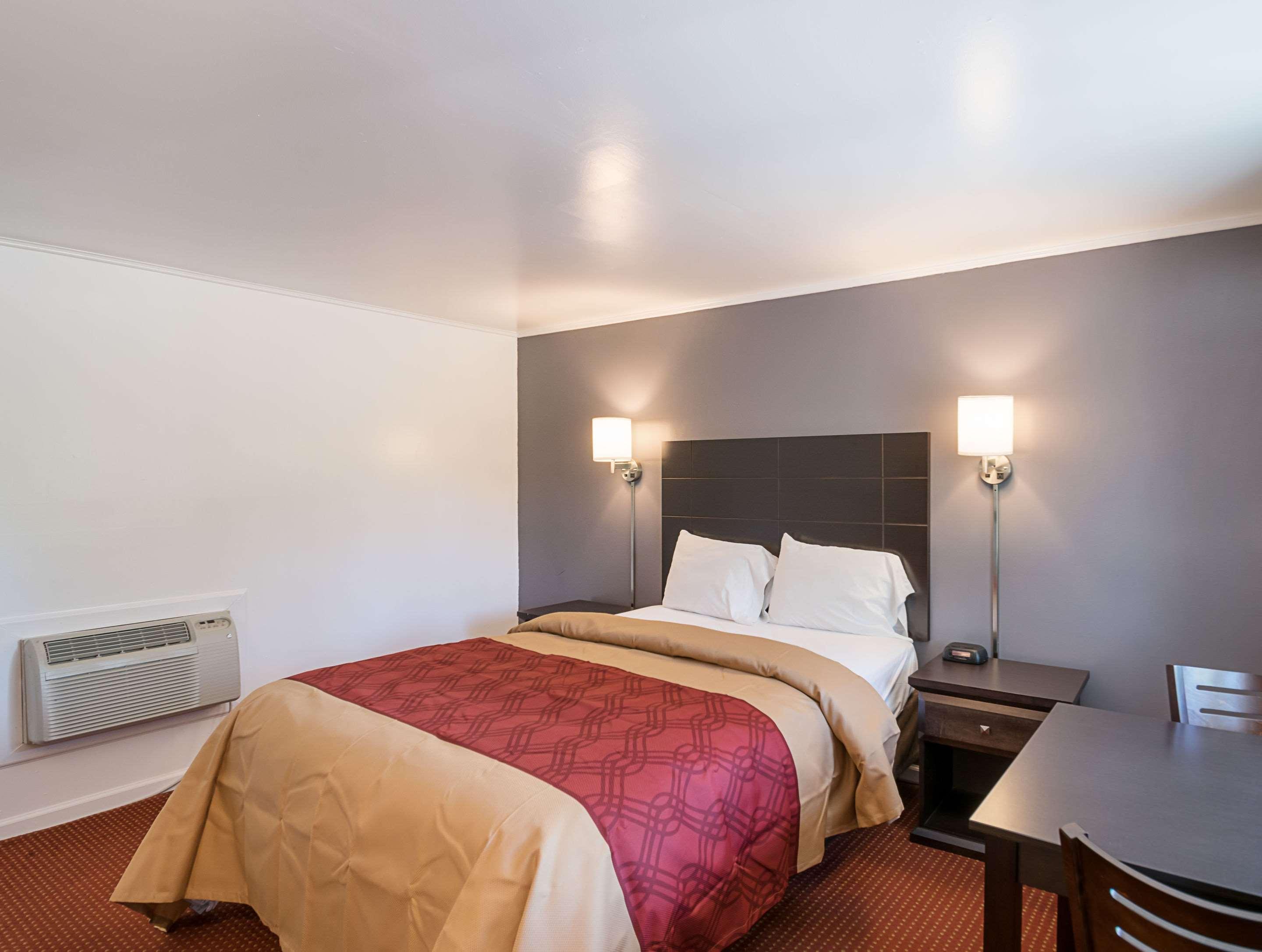 Econo Lodge Lee - Great Barrington Zewnętrze zdjęcie