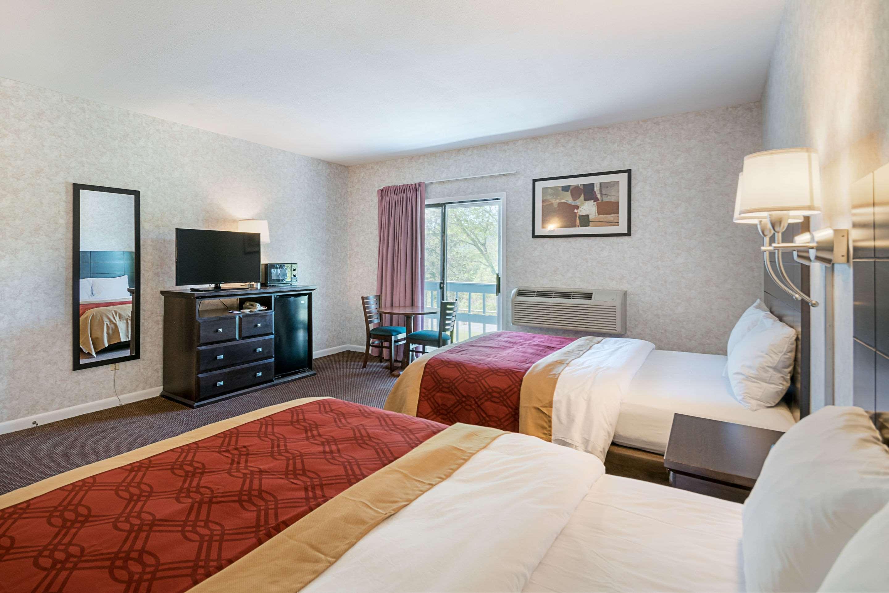 Econo Lodge Lee - Great Barrington Zewnętrze zdjęcie