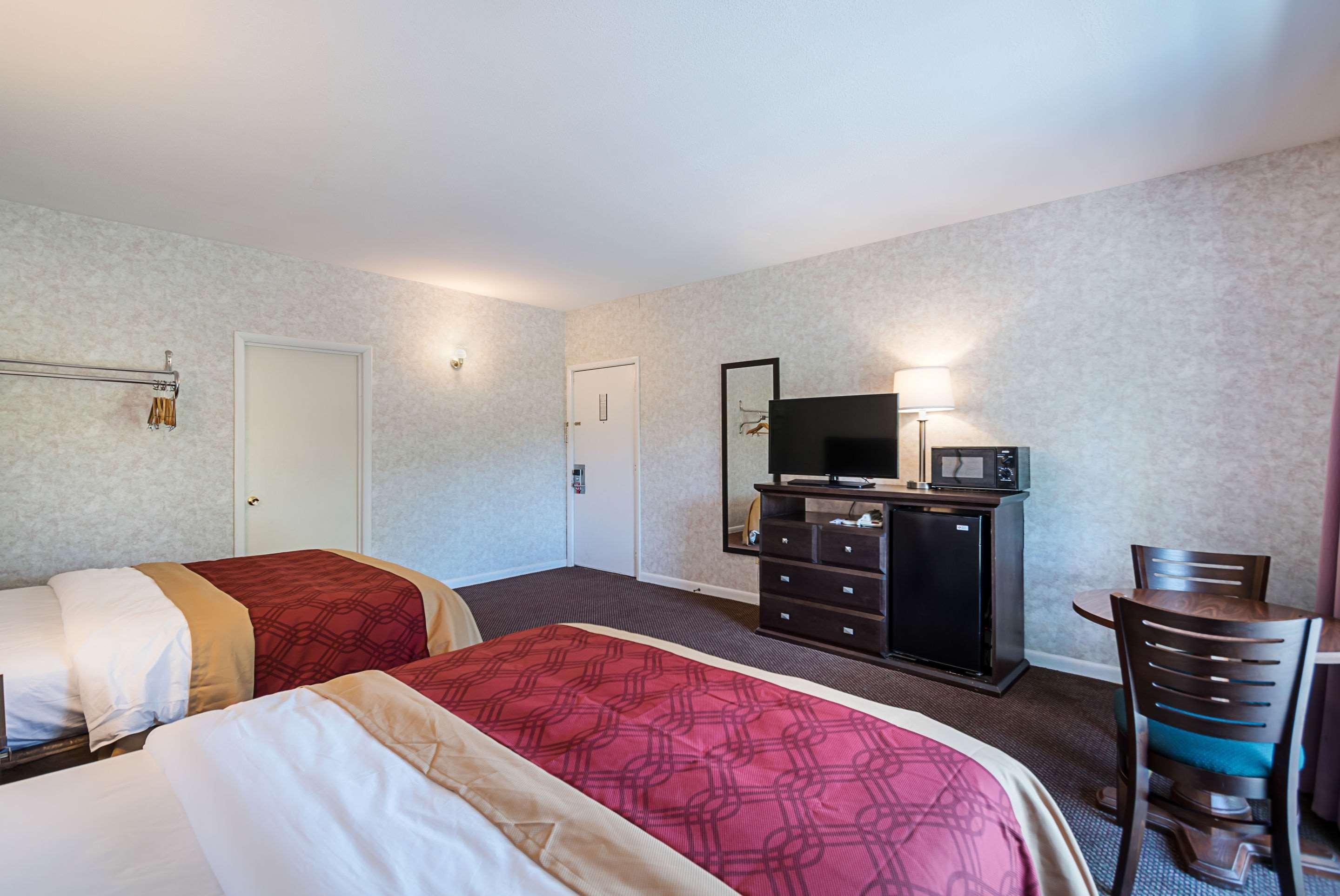 Econo Lodge Lee - Great Barrington Zewnętrze zdjęcie