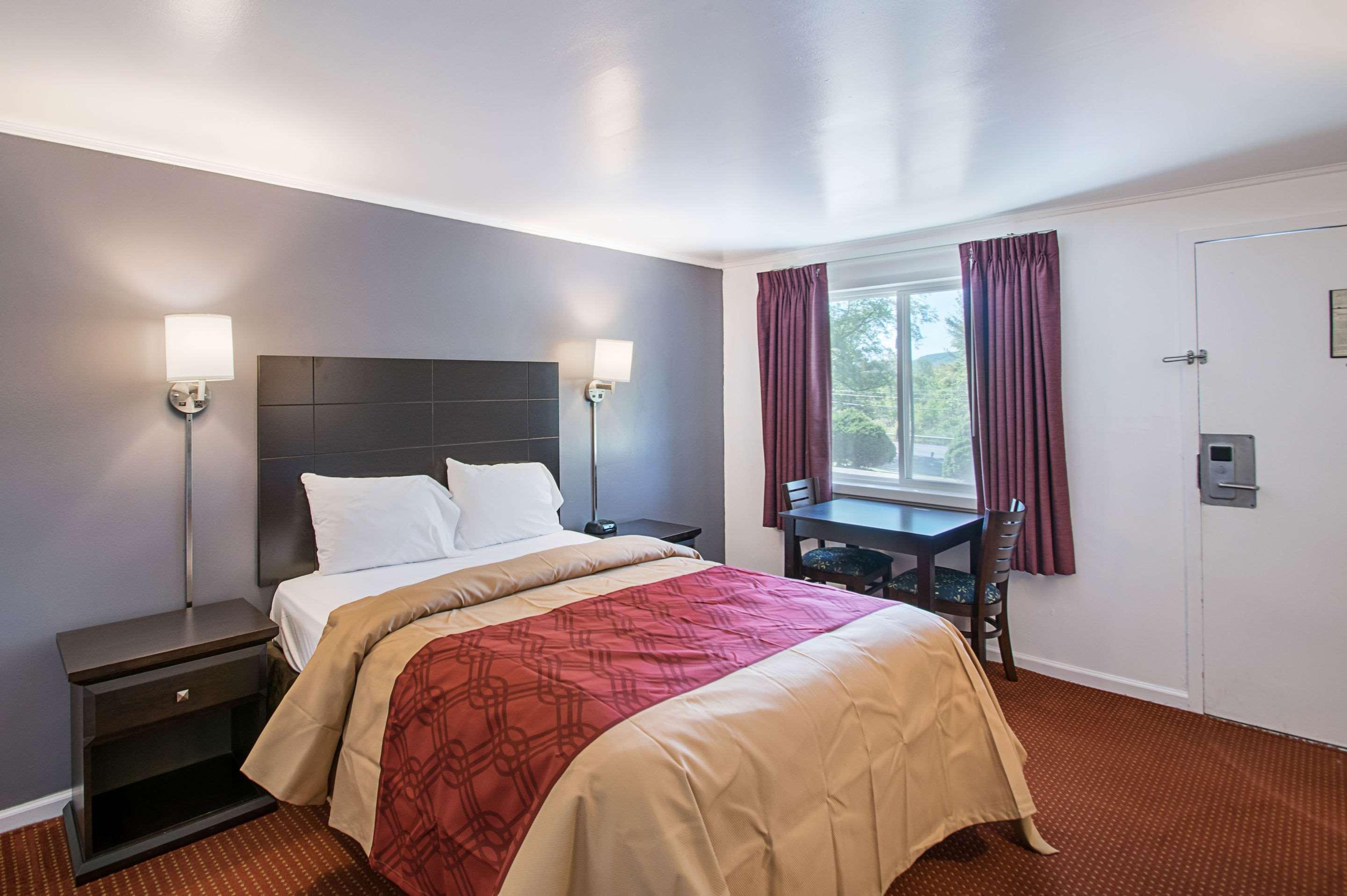 Econo Lodge Lee - Great Barrington Zewnętrze zdjęcie