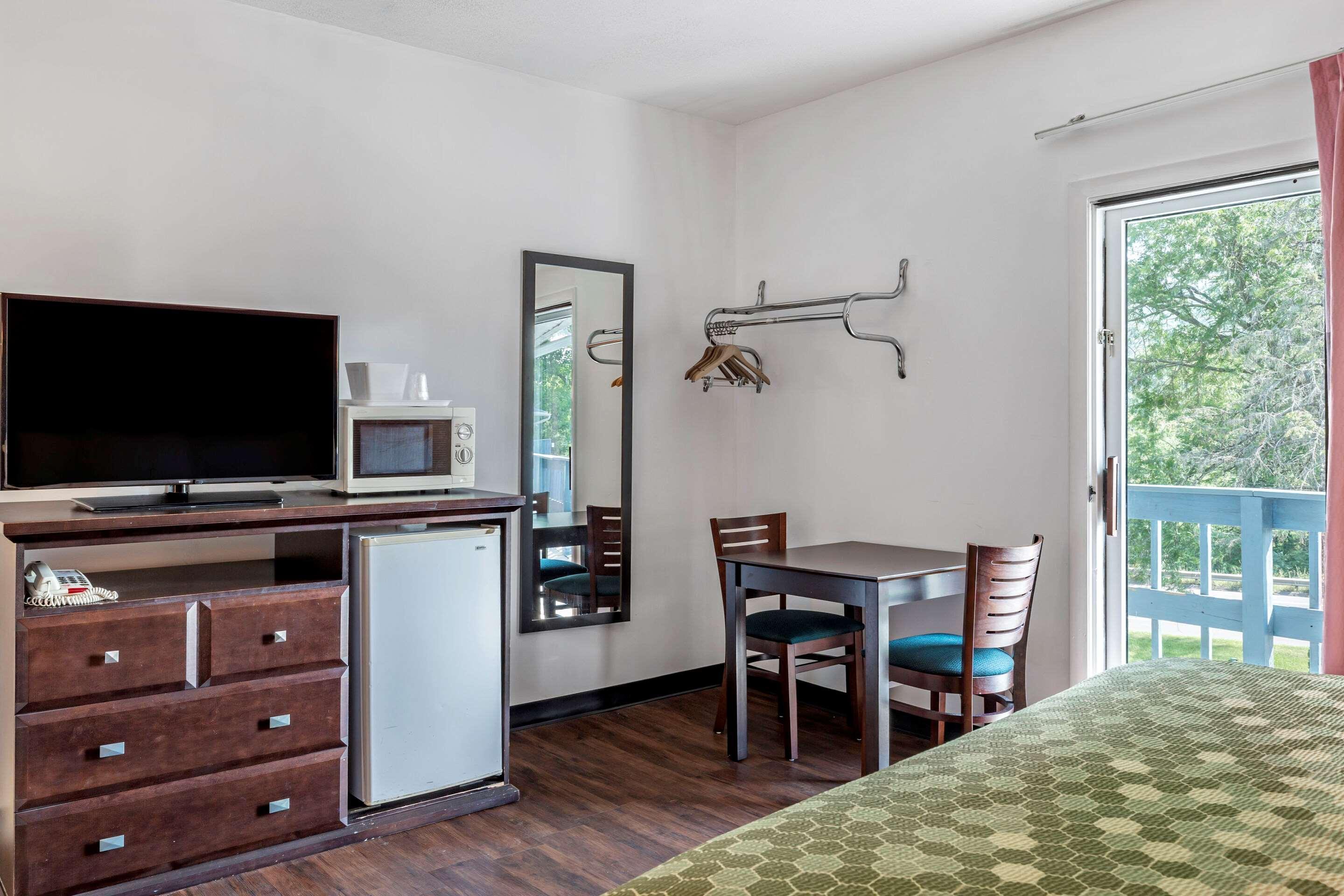 Econo Lodge Lee - Great Barrington Zewnętrze zdjęcie