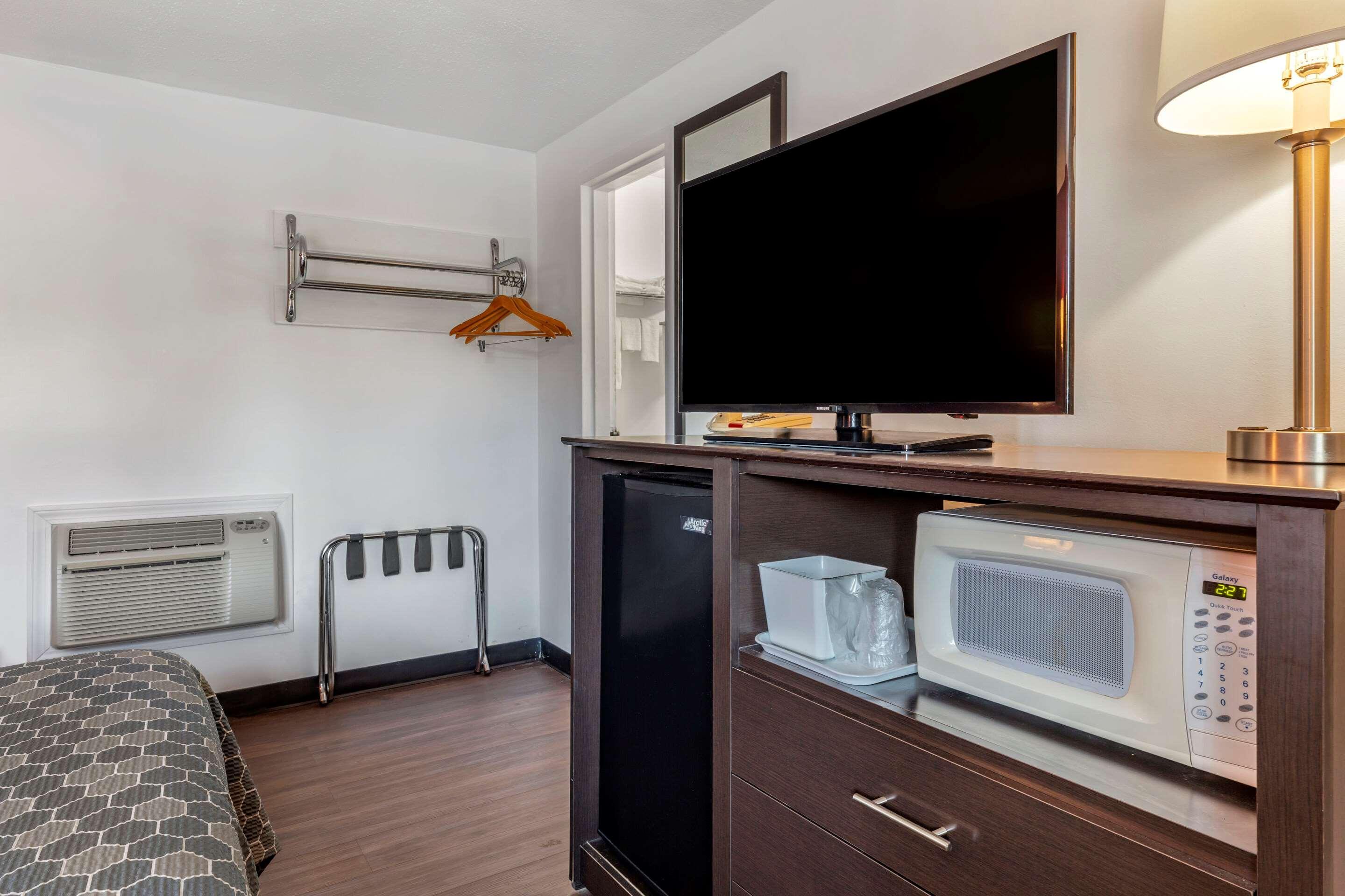 Econo Lodge Lee - Great Barrington Zewnętrze zdjęcie